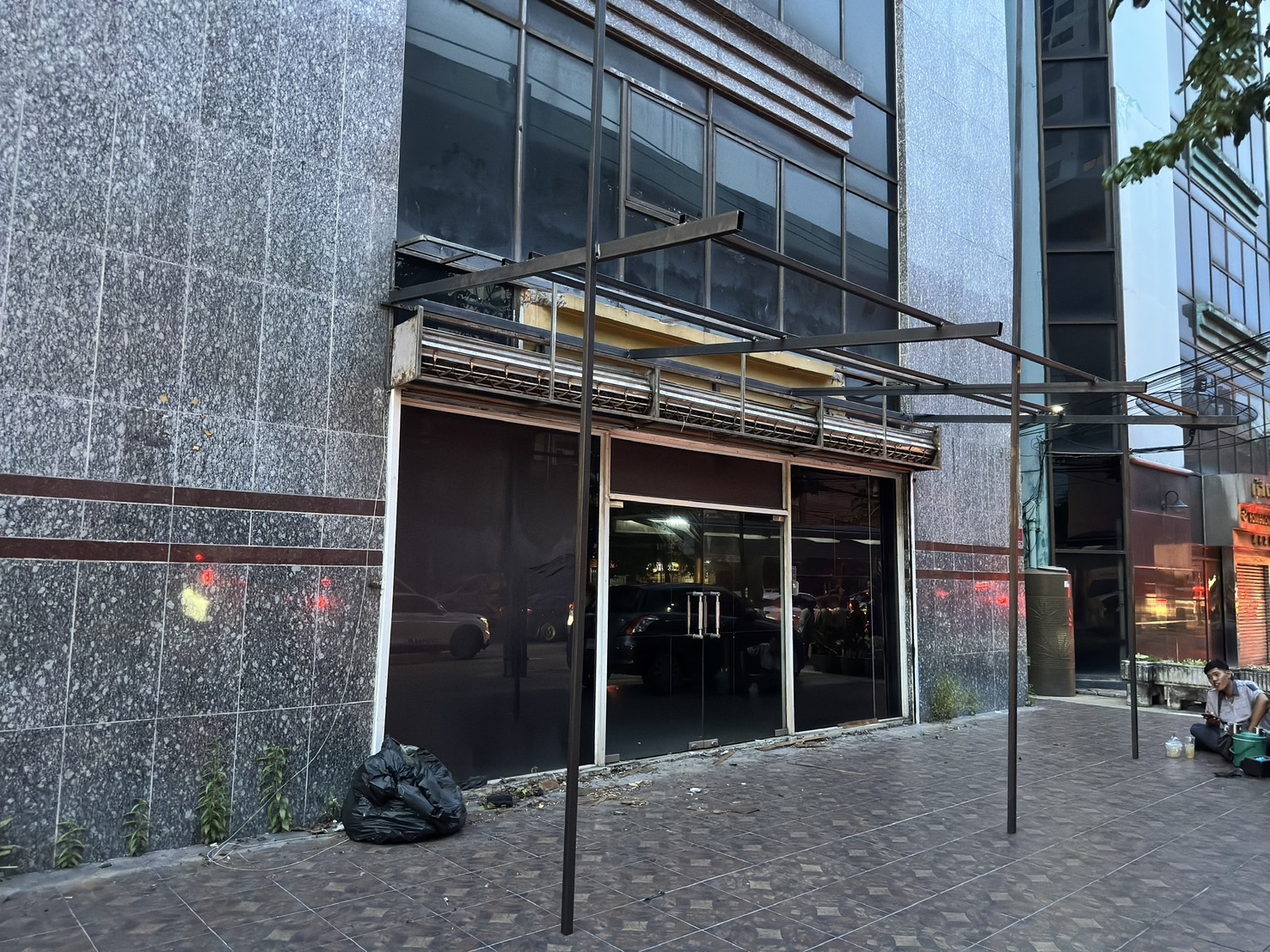 งานรื้อถอนพร้อมสร้างโครงหลังคา PU 