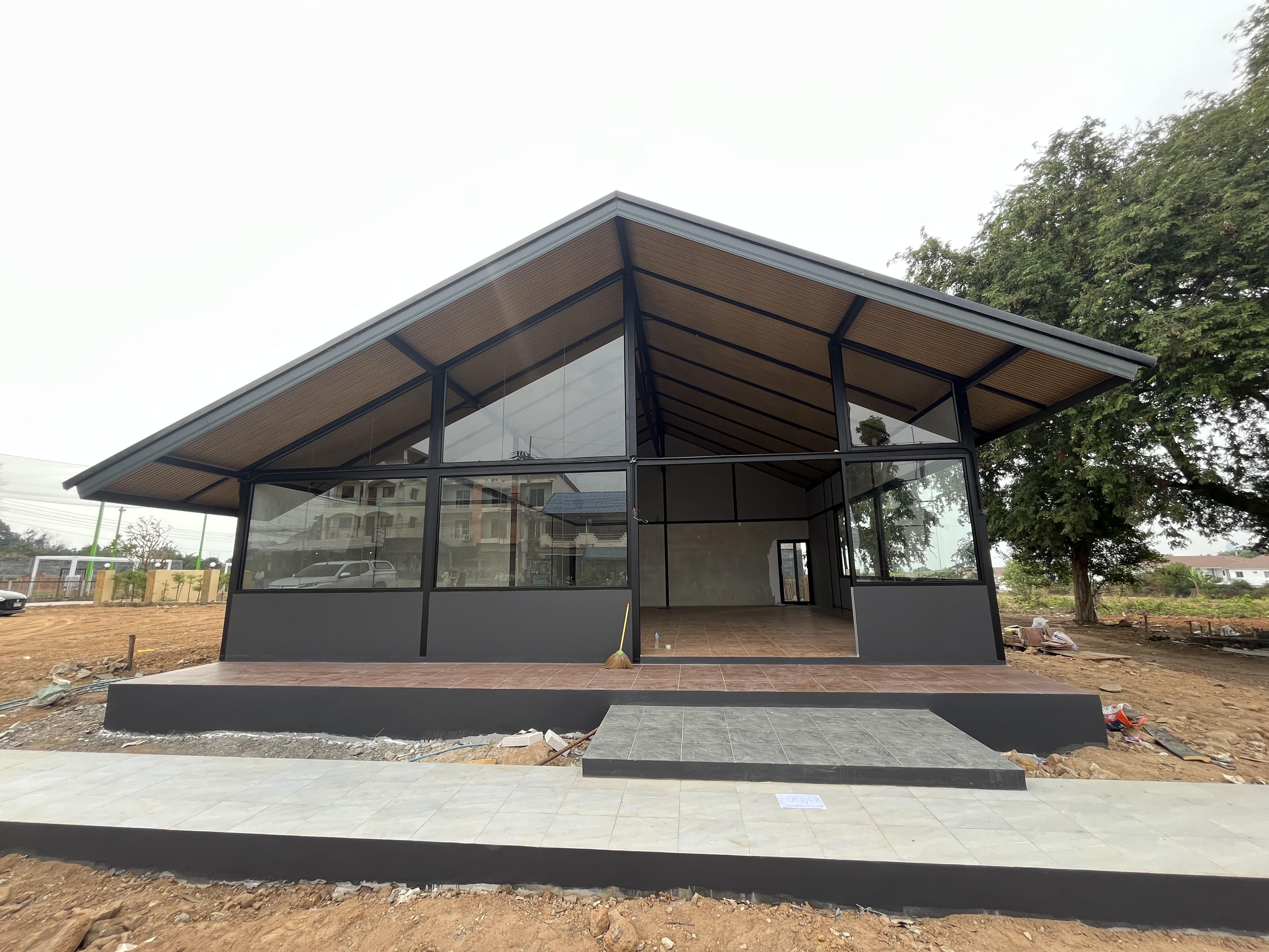 ส่งมอบงานก่อสร้างแล้วเสร็จ