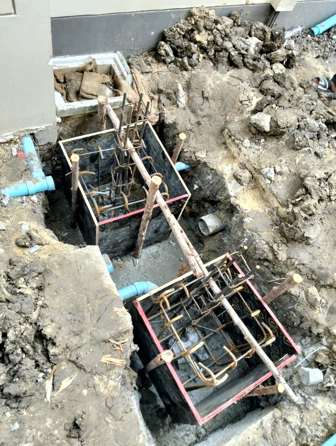 ผลงานสร้างตระกร้อครอบฟุ้ตติ้งเทฐานเสา