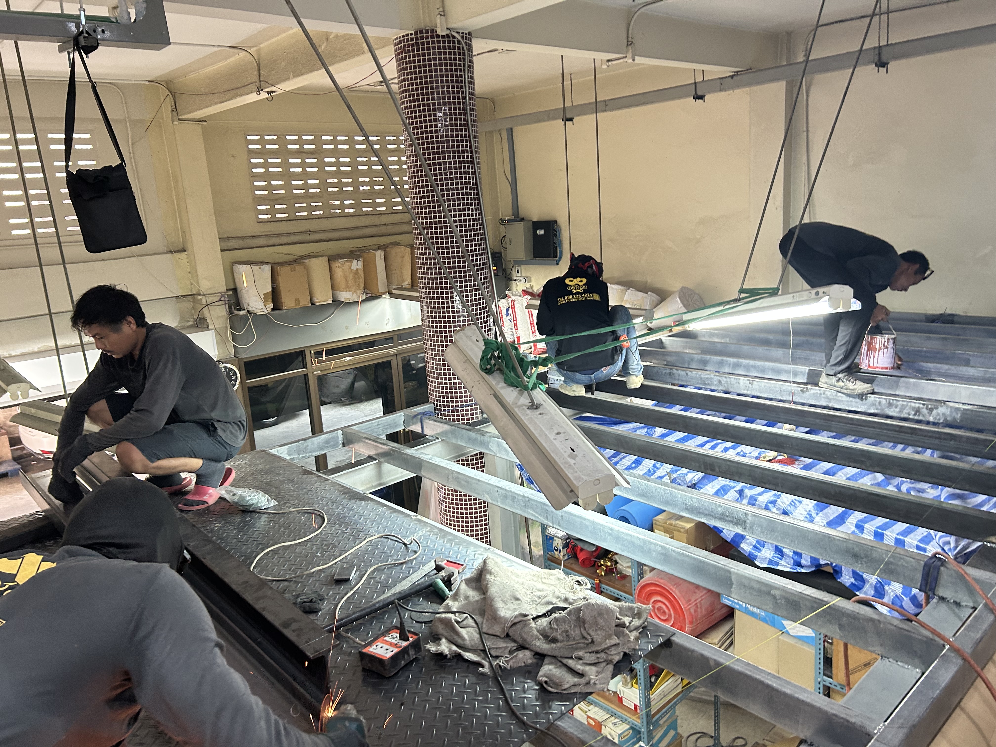 งานก่อสร้างโครงสร้างเหล็กรูปพรรณ