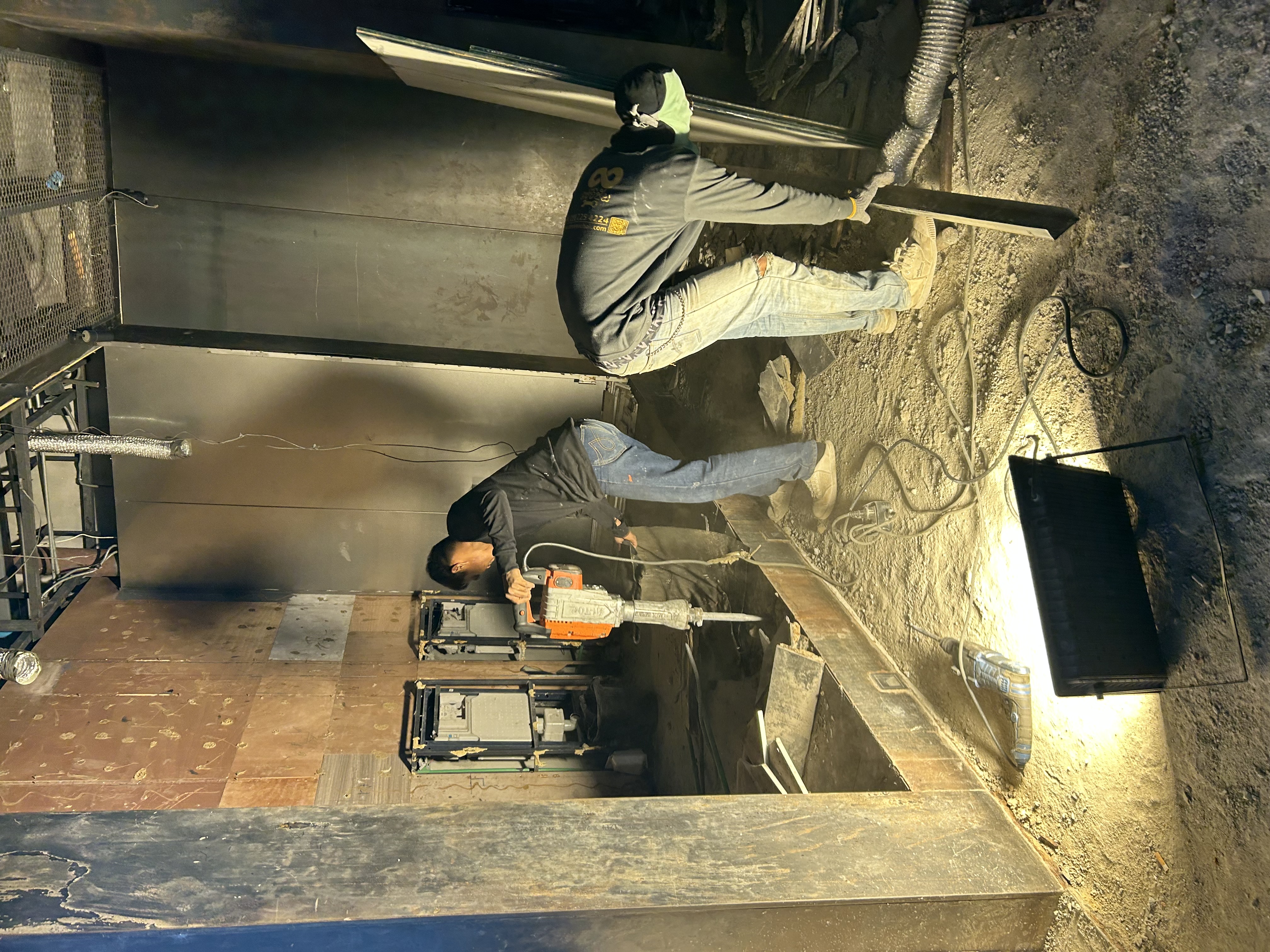 งานรื้อถอนคอนกรีต